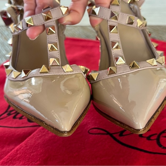 Valentino Garavani Rockstud Heels - Picture 4 of 10